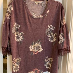 CC Eyeshadow L floral purple mauve lace sleeve top